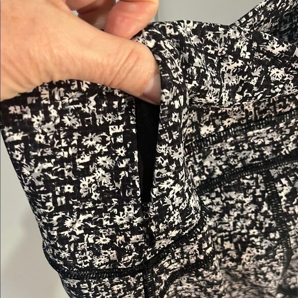 Lululemon Sole Training 7/8 Tight Size 4 - Picture 7 of 14